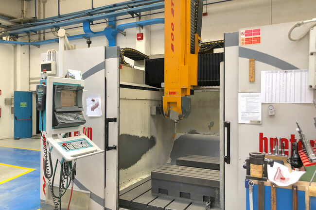 Rivendita Centro di lavoro a 5 assi o più BRETON NC800/2T usato