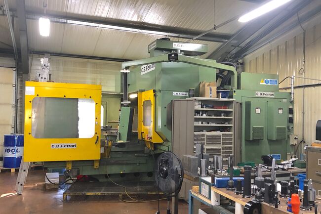 Rivendita Centro di lavoro a 5 assi o più CB FERRARI D21 usato