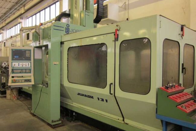 Rivendita Centro di lavoro a 5 assi o più JOBS JOMACH 131 usato