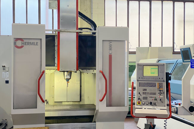 Rivendita Centro di lavoro verticale HERMLE C800V usato