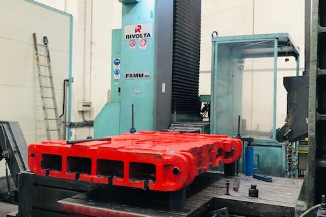 Rivendita Fresatrice a montante mobile RIVOLTA FAMM900 usata