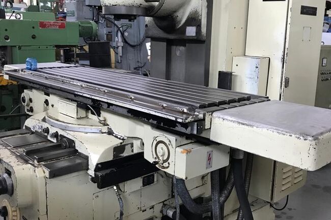 Rivendita Fresatrice universale HECKERT FU 400x1600 usata